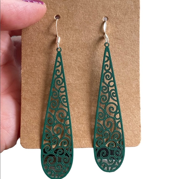 Evergreen Cutout Metal Elongated Teardrop Design Pierced Earrings - Picture 4 of 5